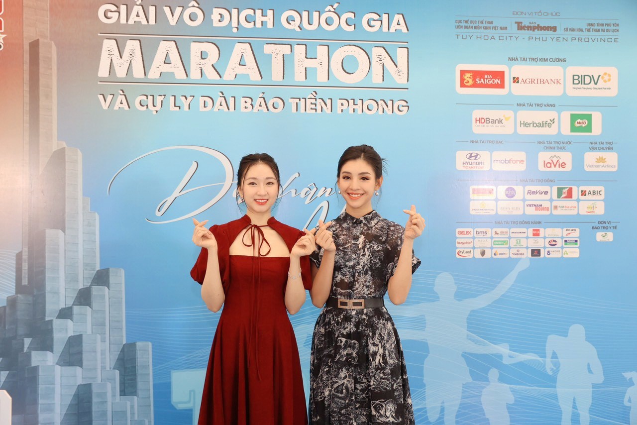 Đỗ Thị Hà, Huyền My rạng rỡ tại họp báo Tiền Phong Marathon 2024 ảnh 11