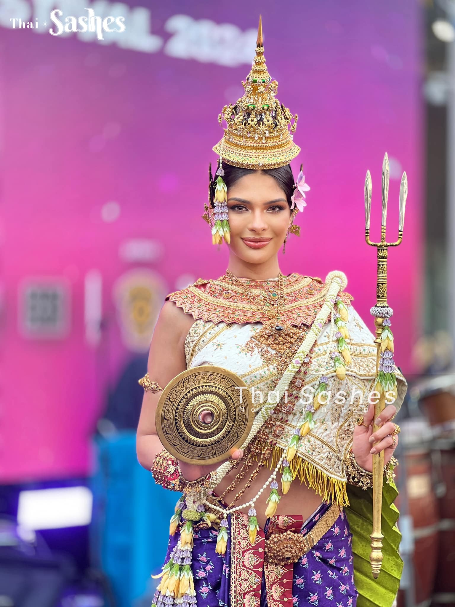 Dàn hoa hậu mặc gợi cảm tại lễ hội té nước ảnh 27
