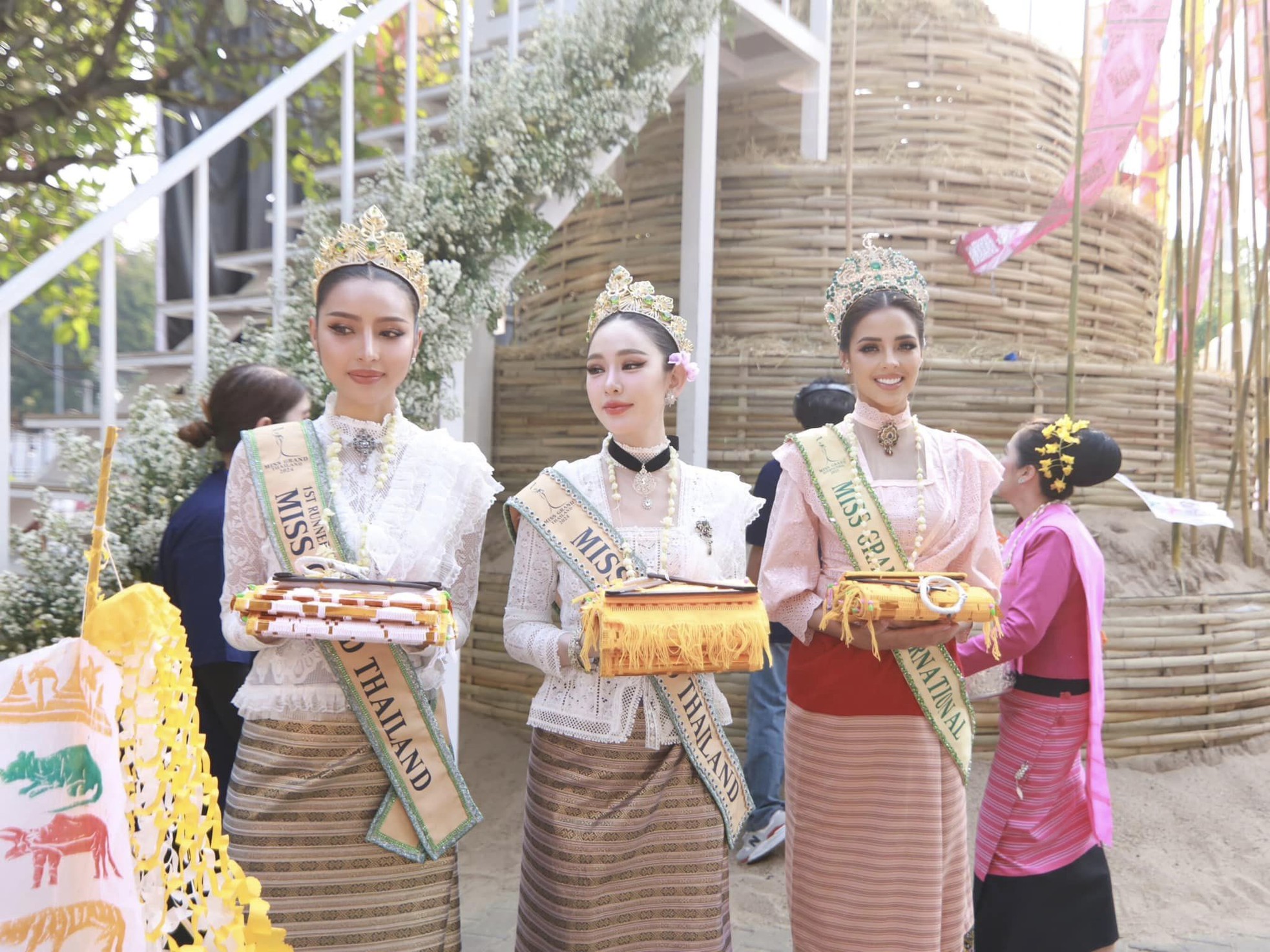 Dàn hoa hậu mặc gợi cảm tại lễ hội té nước ảnh 20