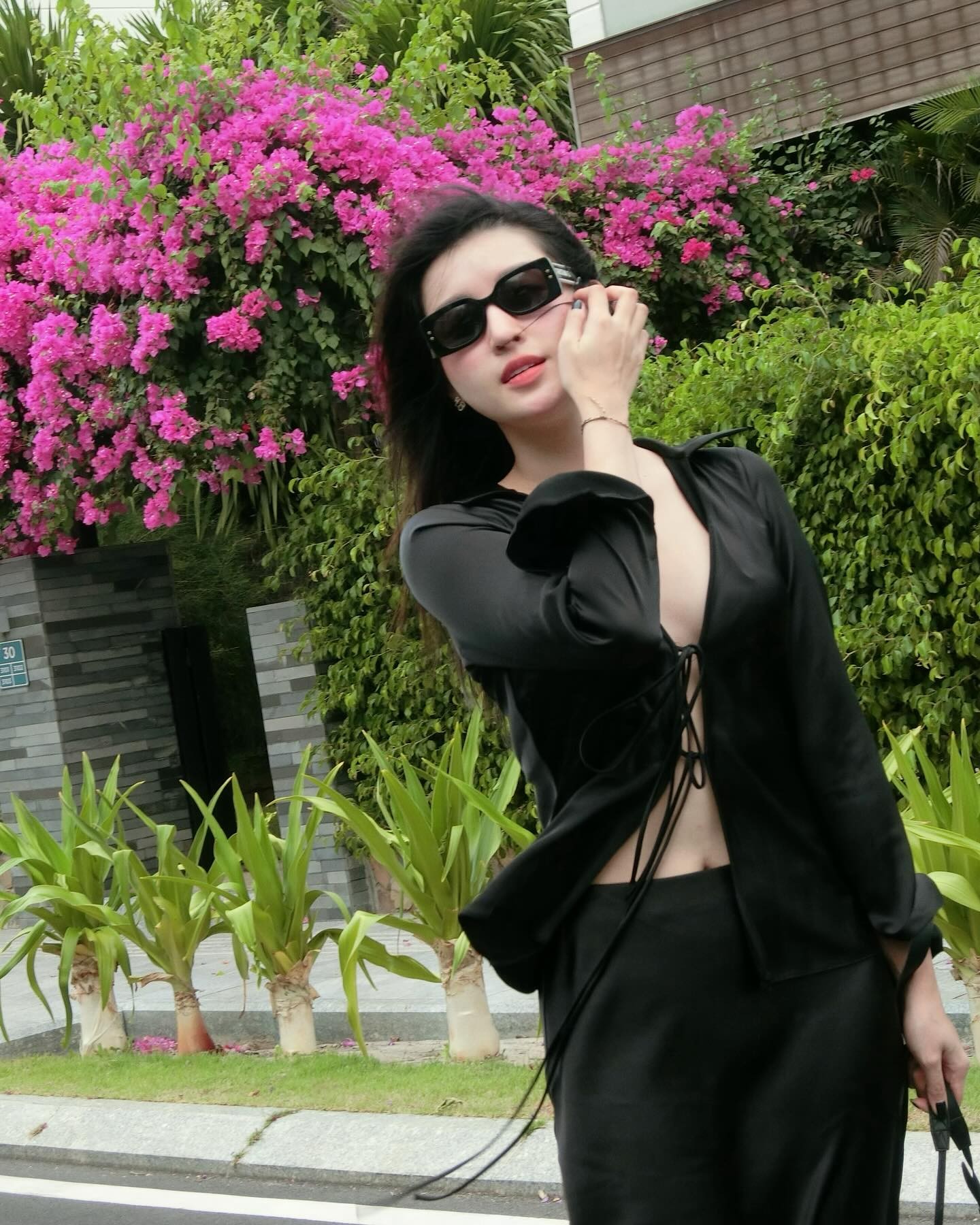 Dàn hoa, á hậu mặc nóng bỏng trong kỳ nghỉ lễ 30/4 ảnh 13