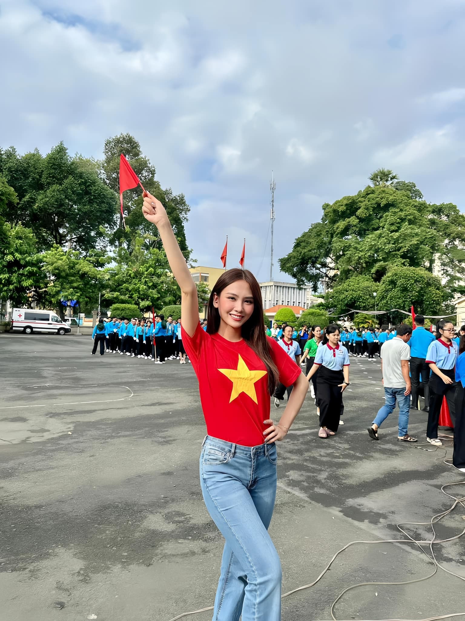 Dàn hoa hậu mặc áo dài chào mừng lễ độc lập 30/4 ảnh 13