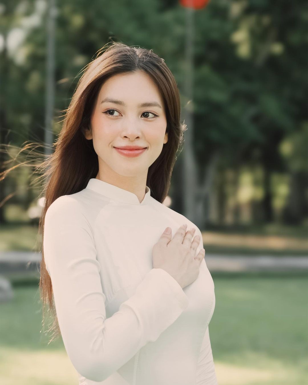Dàn hoa hậu mặc áo dài chào mừng lễ độc lập 30/4 ảnh 2