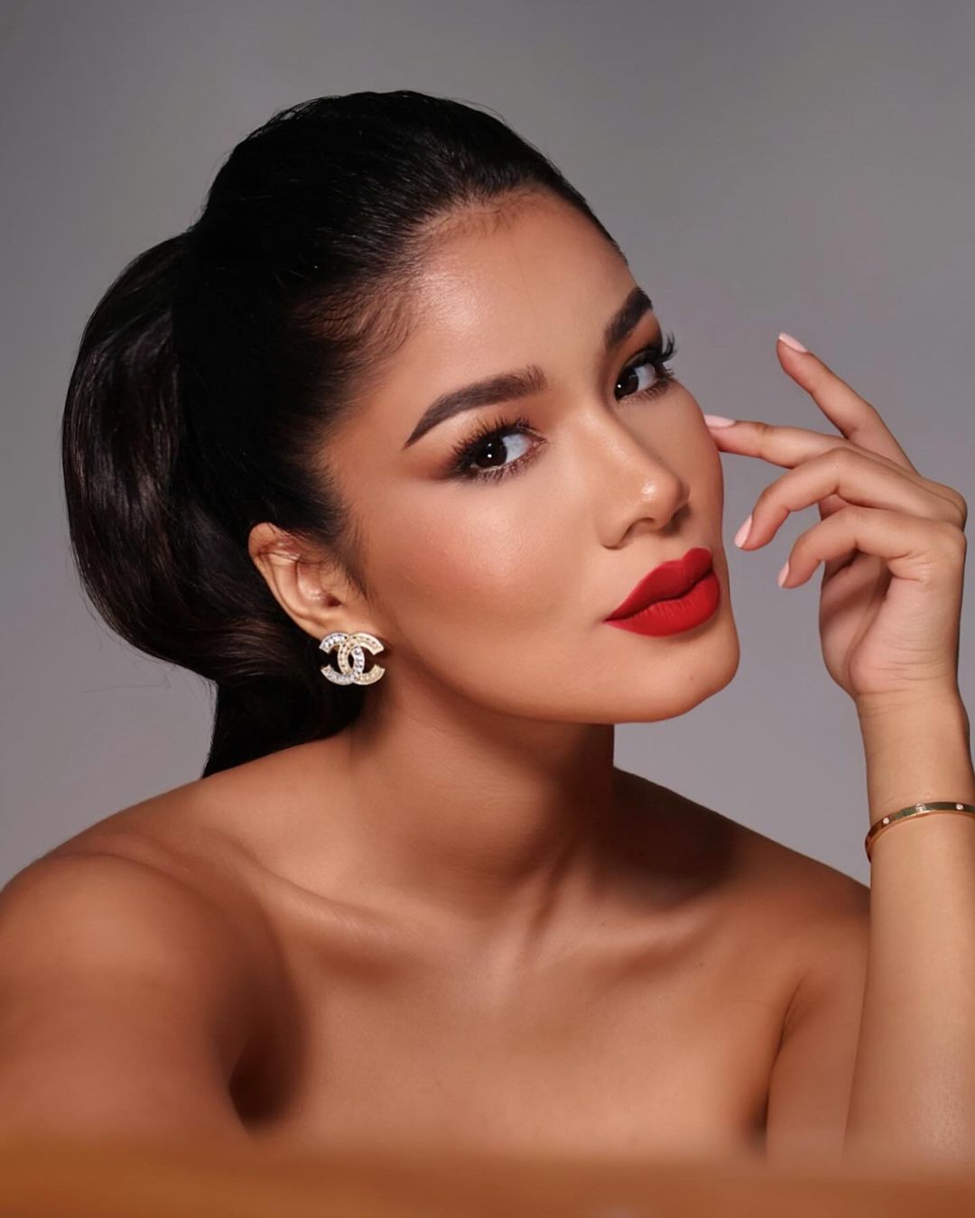 Người đẹp đối đầu với Hoa hậu Thanh Thủy ảnh 25