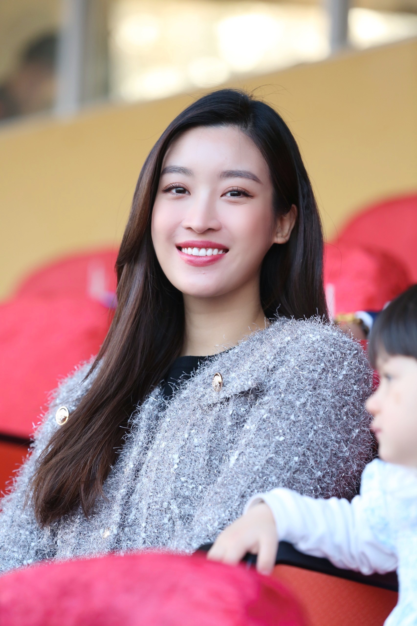 Đỗ Mỹ Linh xuống sân mừng Hà Nội FC giành giải ba V-League ảnh 8