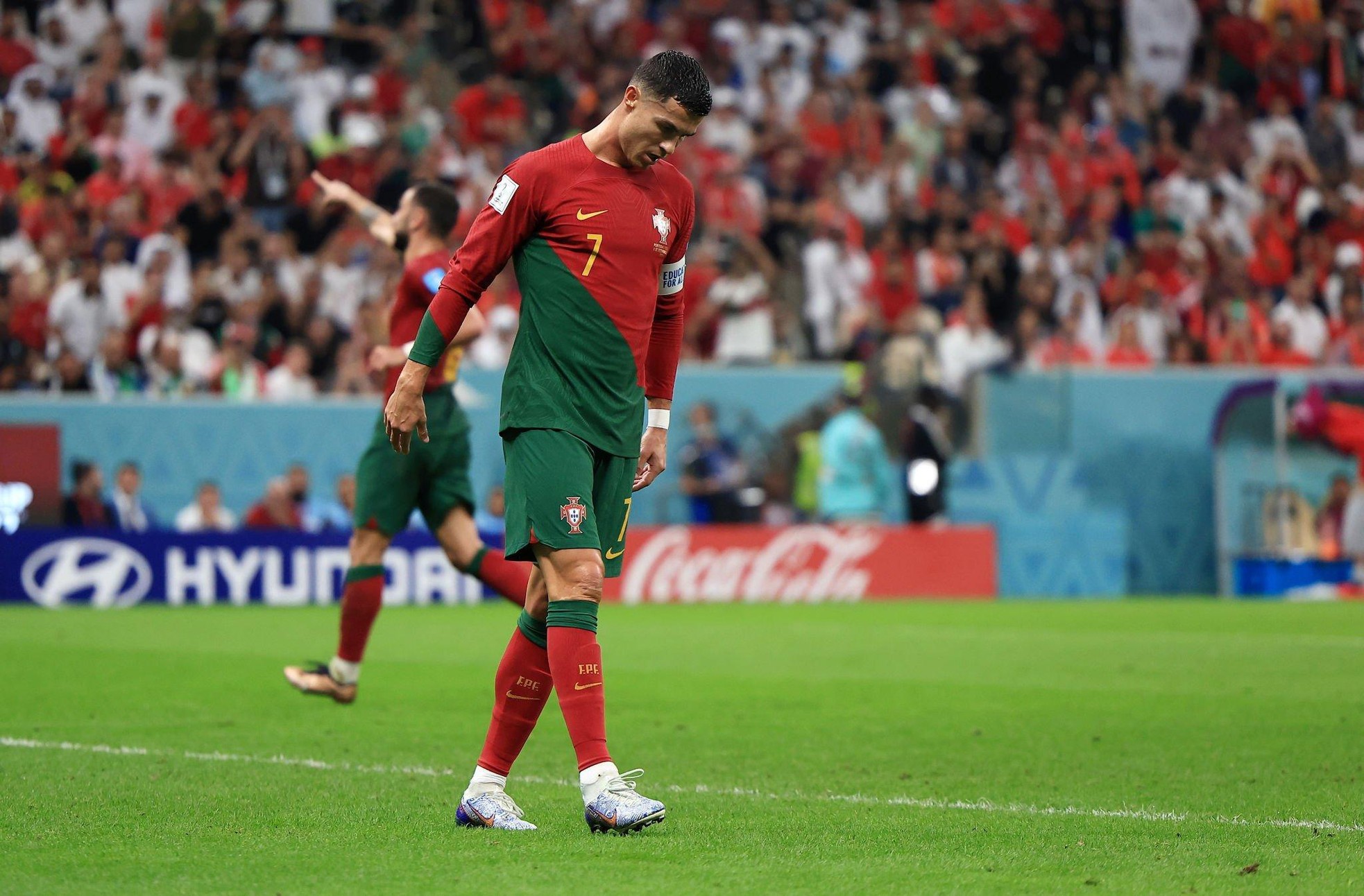 50 sắc thái của Ronaldo khi ngồi dự bị: Buồn bã, chua chát, giận dữ và cả cô đơn, sau đó bỏ về sớm ảnh 11