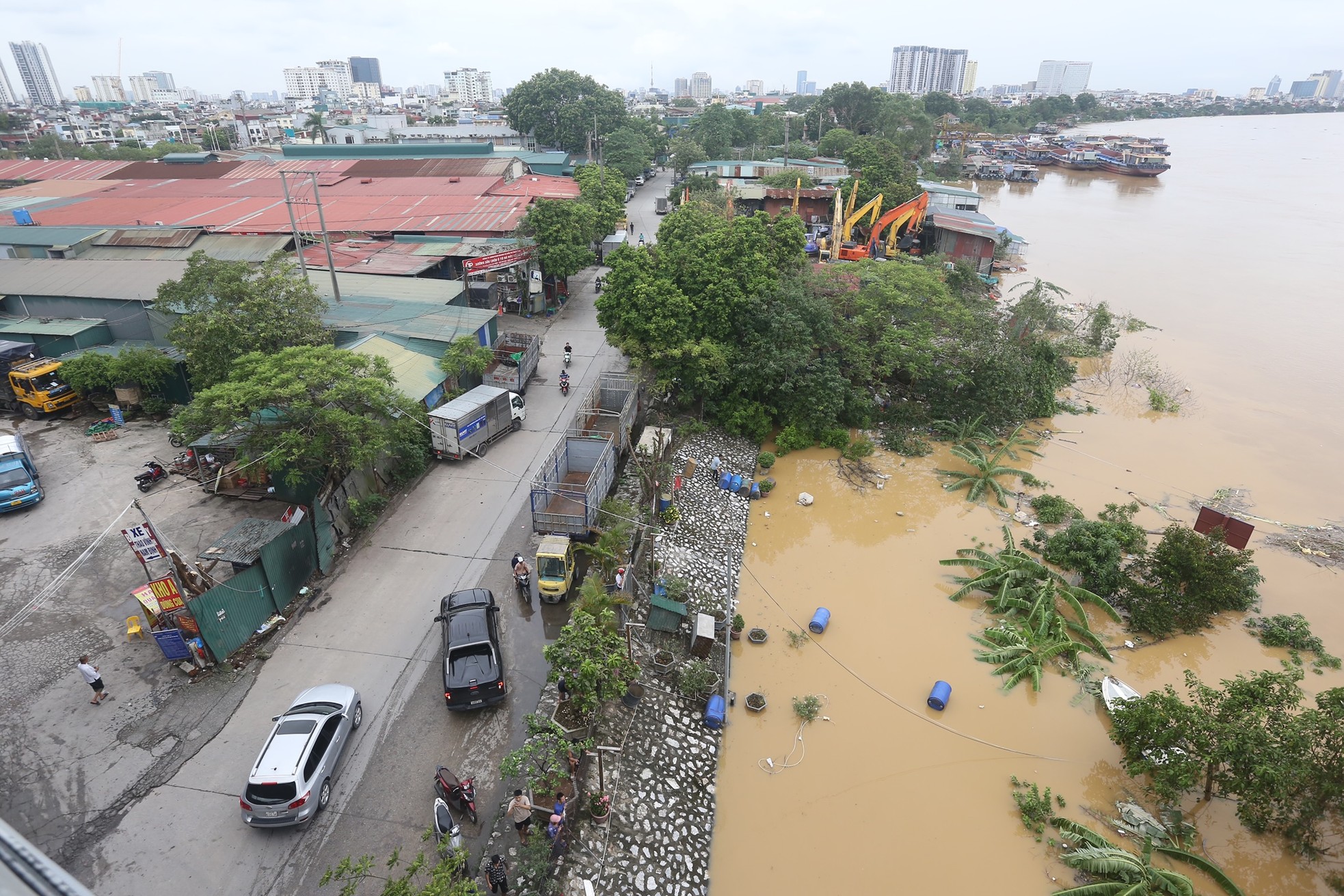 'Điểm cắm trại tuyệt vời giữa lòng Thủ đô' chìm sâu trong biển nước ảnh 15