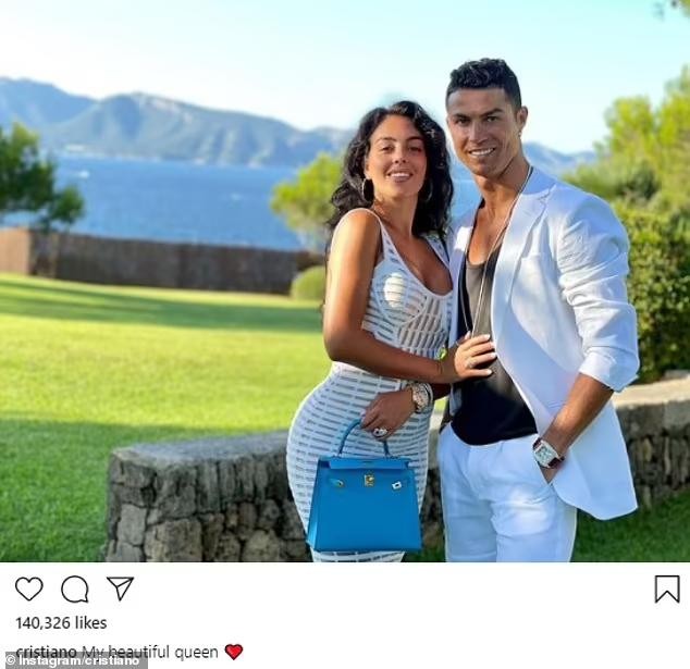 La novia de Cristiano Ronaldo presume su 'llamativo' pecho foto 6