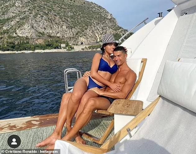 La novia de Cristiano Ronaldo presume su 'llamativo' pecho foto 7