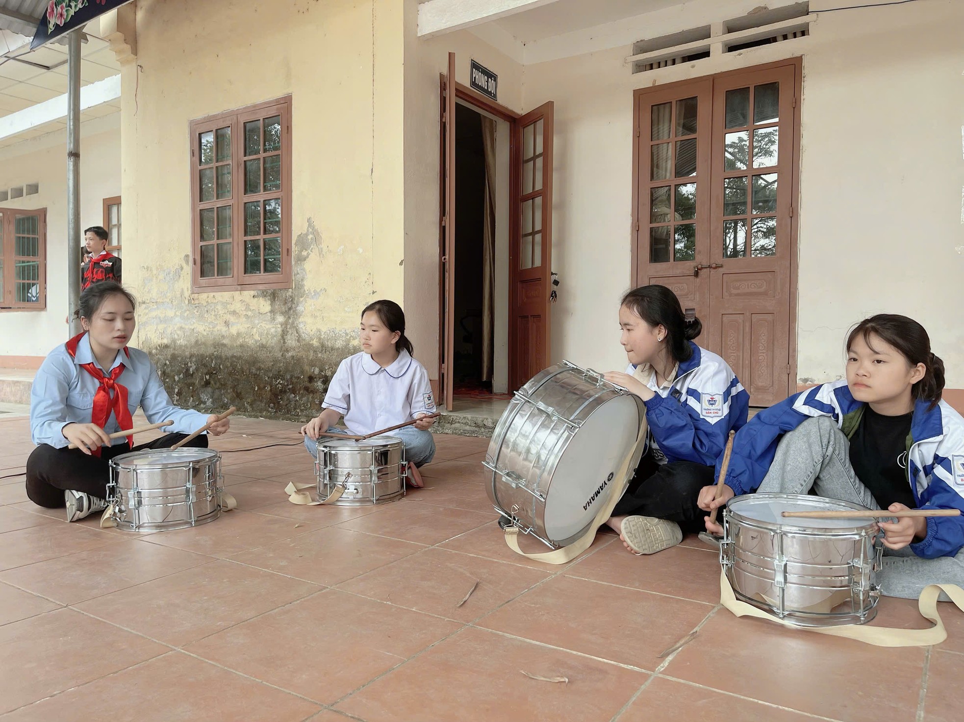 Những bước chân không mỏi trao yêu thương ảnh 6