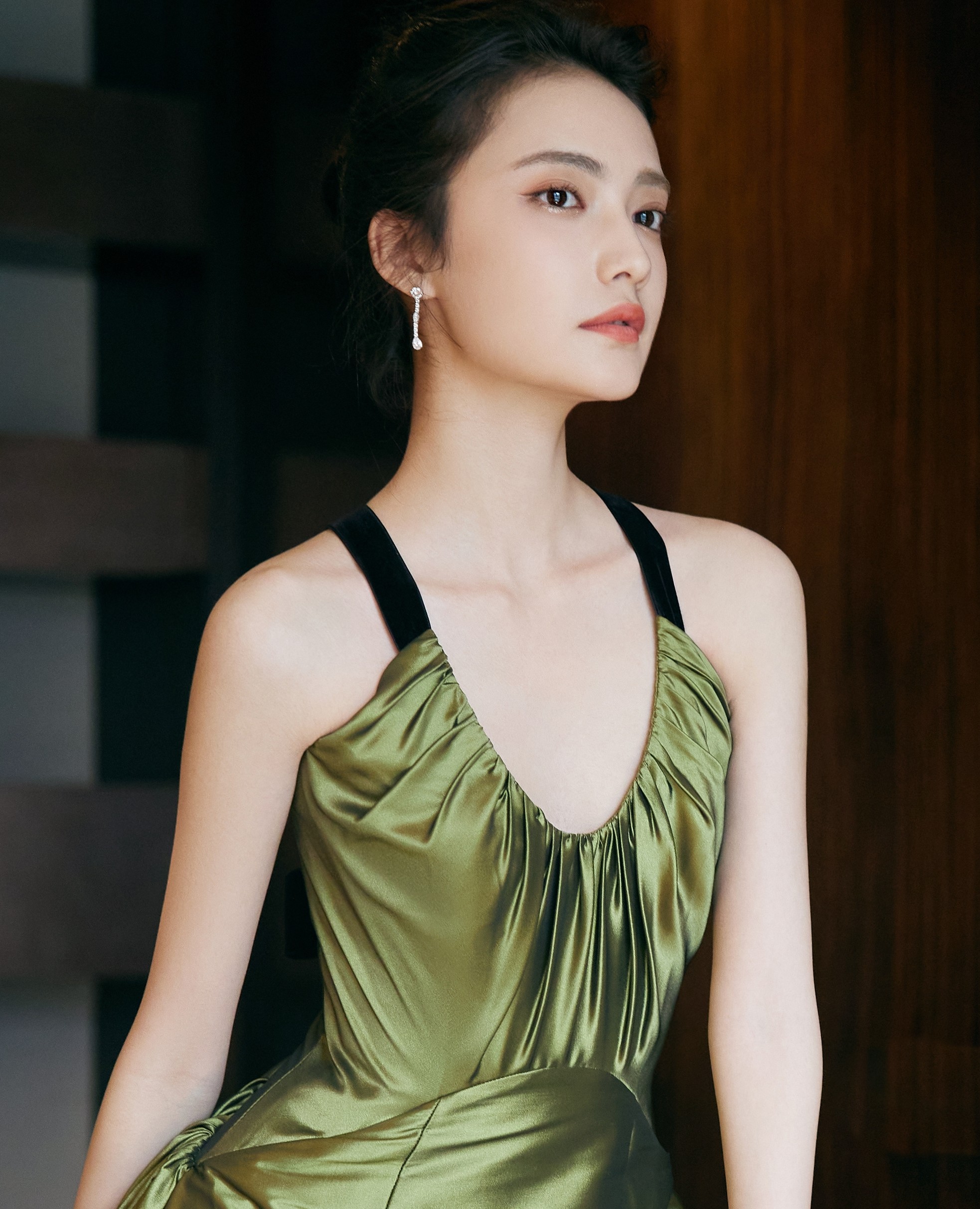 Mỹ nhân Tân Cương 10X đẹp lấn át Ngu Thư Hân ảnh 10