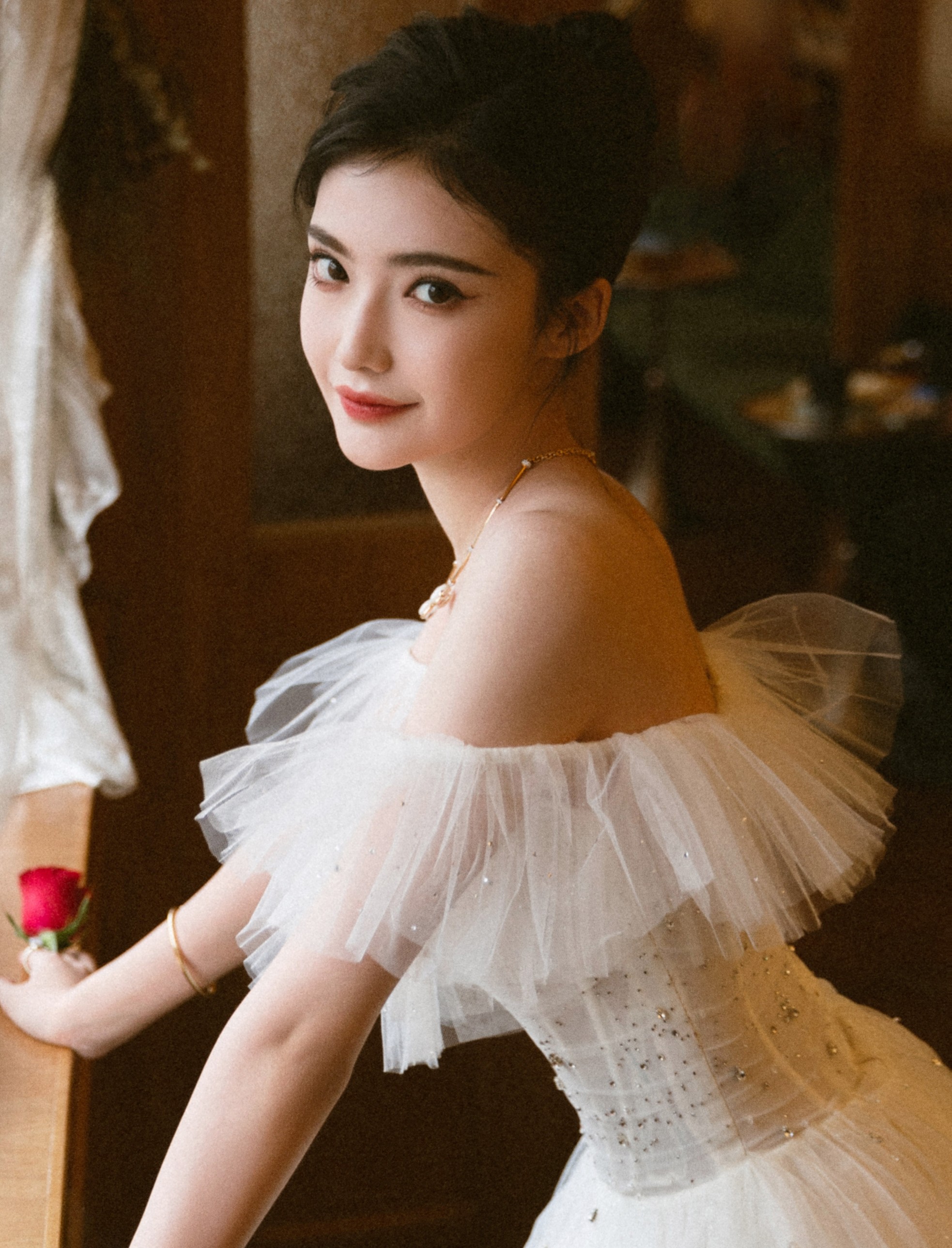 Mỹ nhân Tân Cương 10X đẹp lấn át Ngu Thư Hân ảnh 6