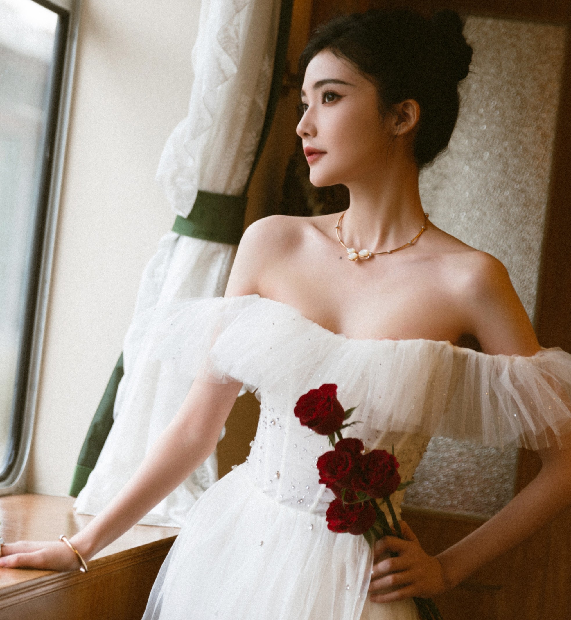 Mỹ nhân Tân Cương 10X đẹp lấn át Ngu Thư Hân ảnh 5
