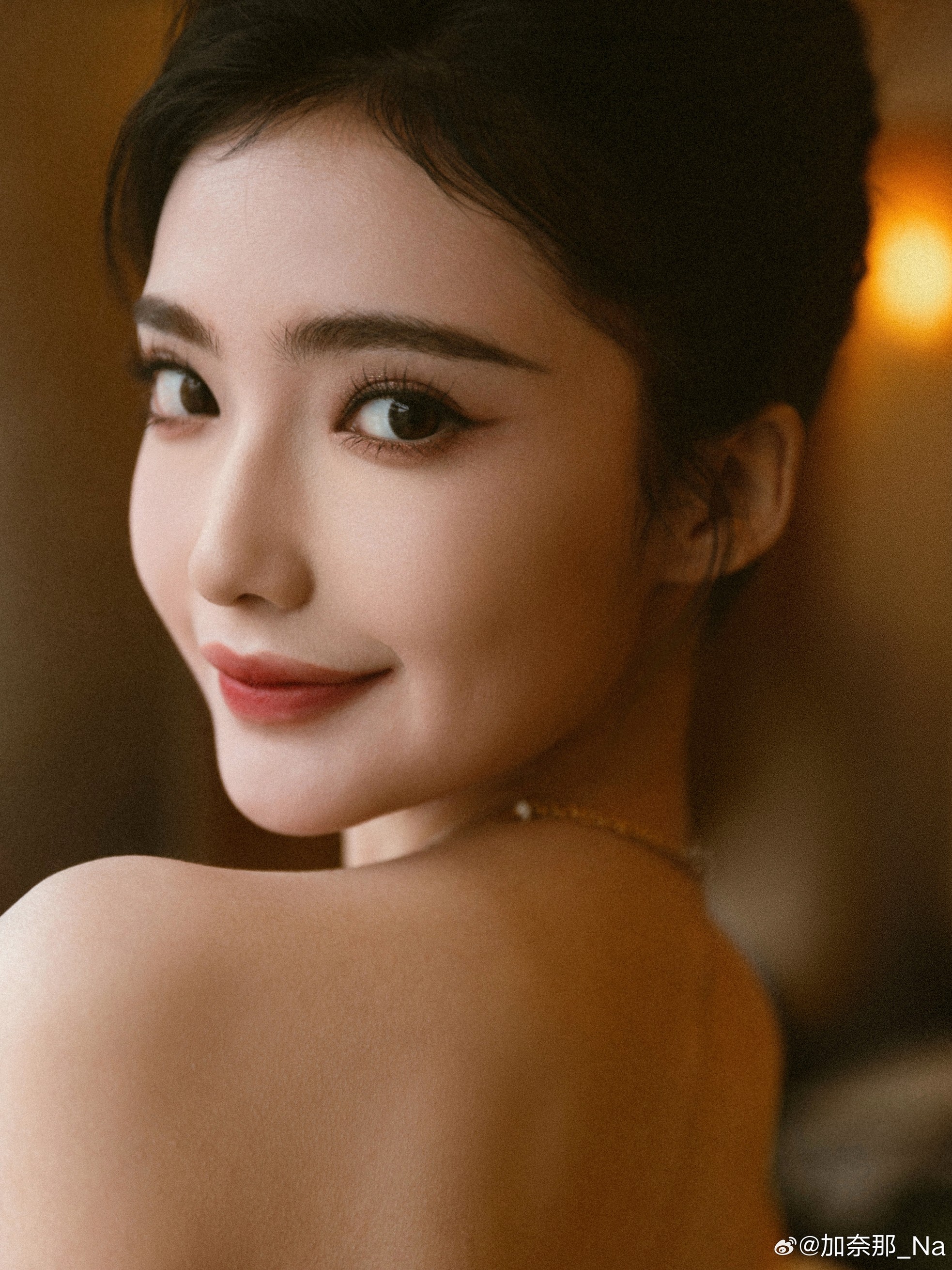 Mỹ nhân Tân Cương 10X đẹp lấn át Ngu Thư Hân ảnh 18