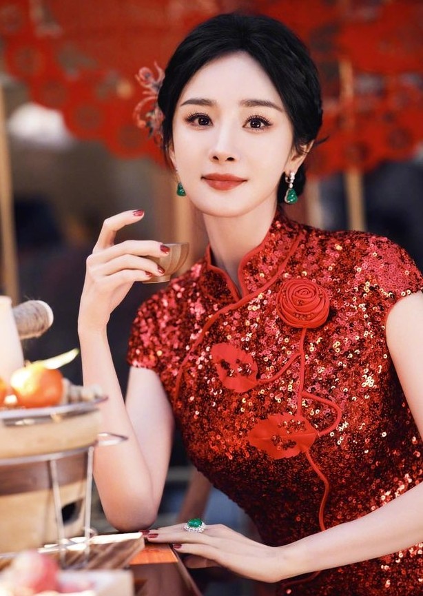 'Địch Lệ Nhiệt Ba đẹp phát điên' đứng đầu Weibo ảnh 14
