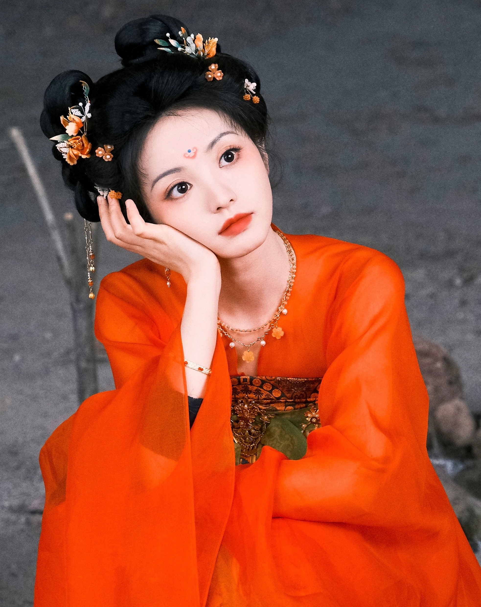 Nữ diễn viên được mệnh danh là búp bê cổ trang ảnh 14