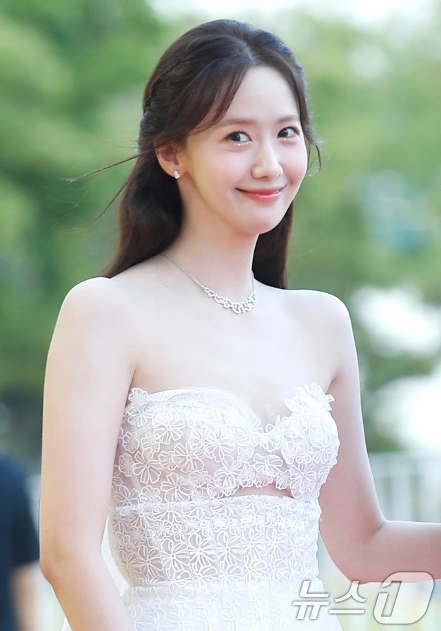 Song Kye Kyo đẹp lộng lẫy, YoonA tựa nữ thần ảnh 1