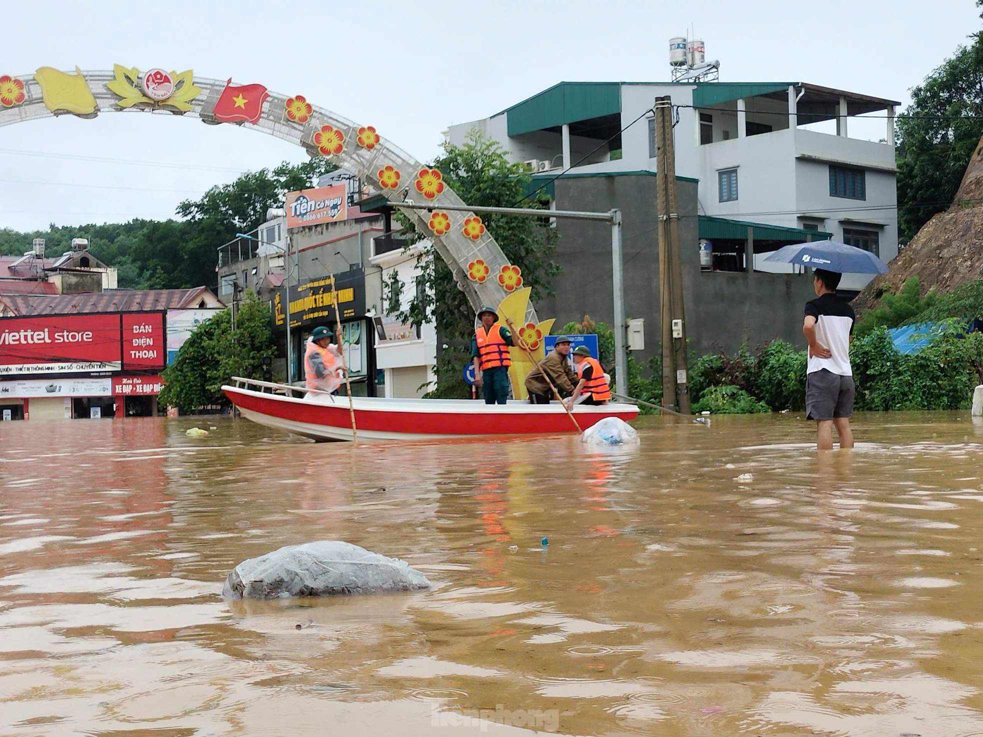 Thành phố Yên Bái chìm trong biển nước, cô lập nhiều phường xã ảnh 5