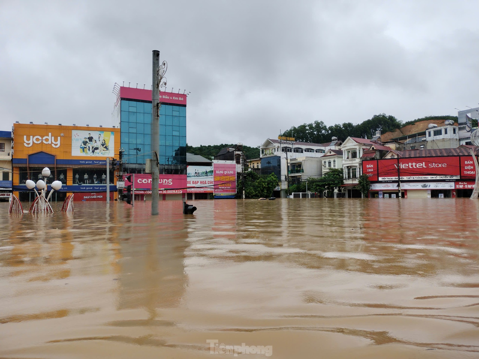 Thành phố Yên Bái chìm trong biển nước, cô lập nhiều phường xã ảnh 6