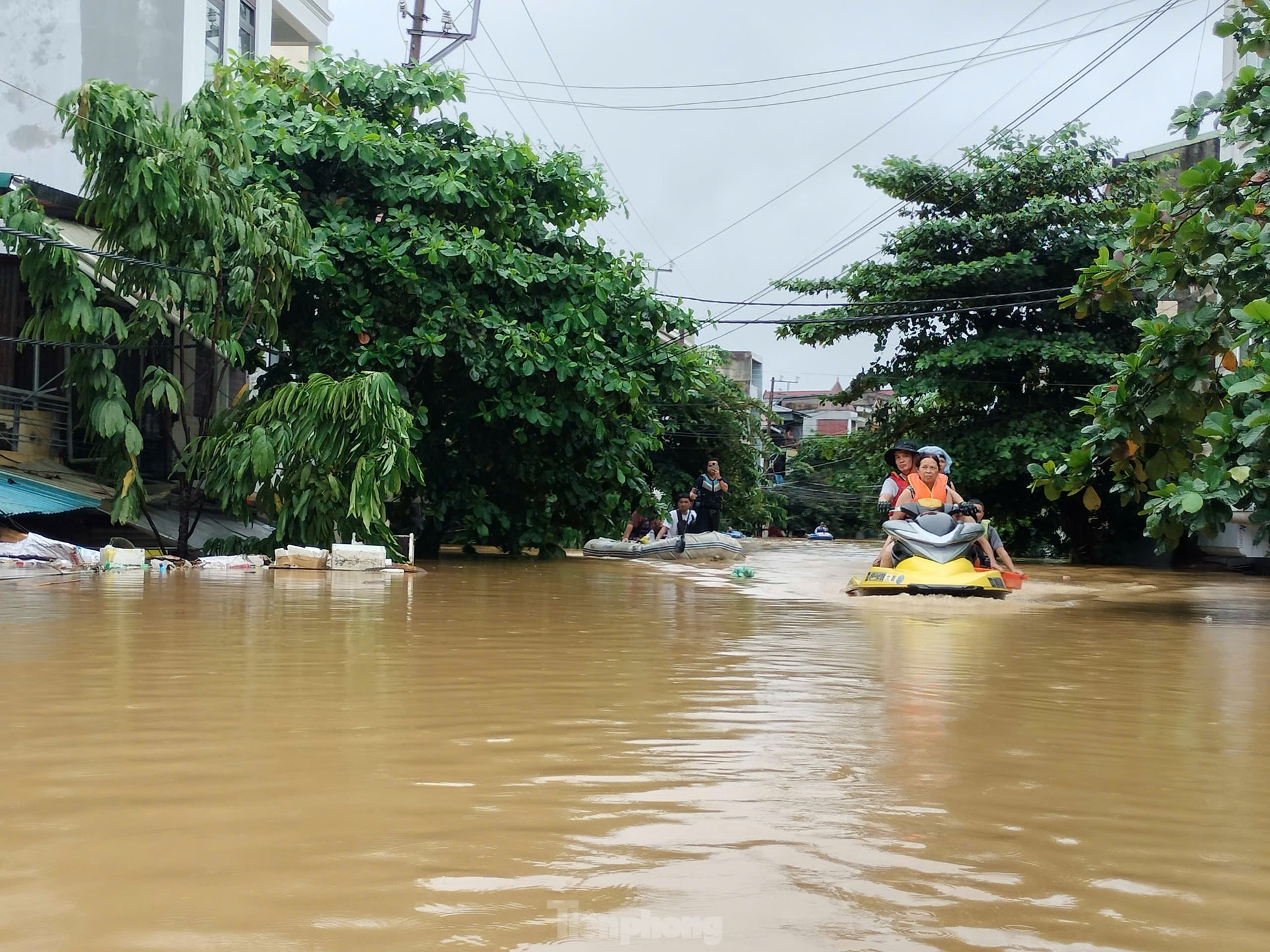 Thành phố Yên Bái chìm trong biển nước, cô lập nhiều phường xã ảnh 8