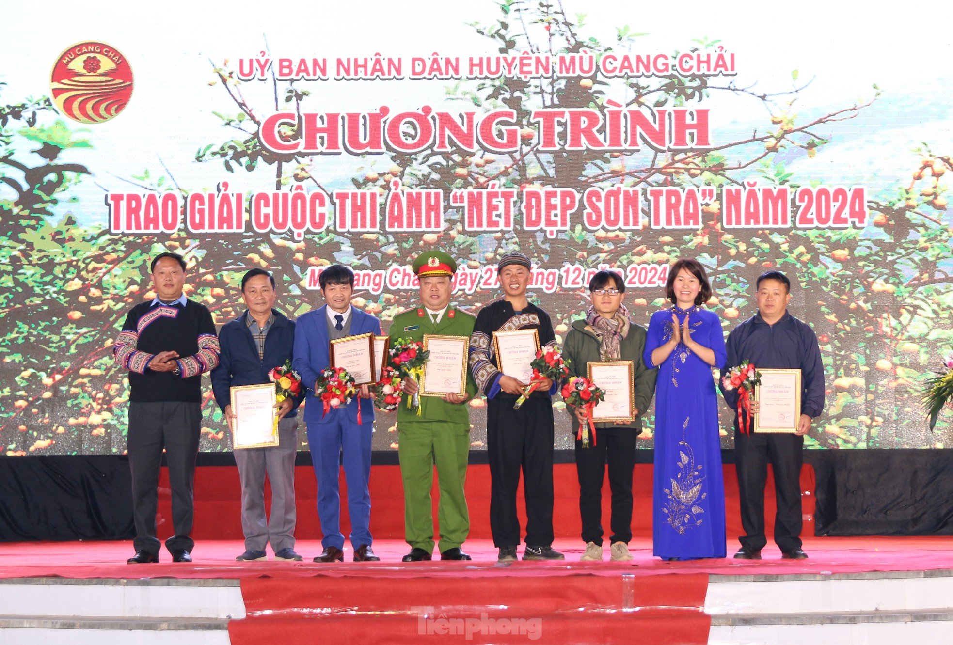 Mù Cang Chải rực rỡ trong Festival Khèn Mông và lễ hội hoa Tớ Dày ảnh 10