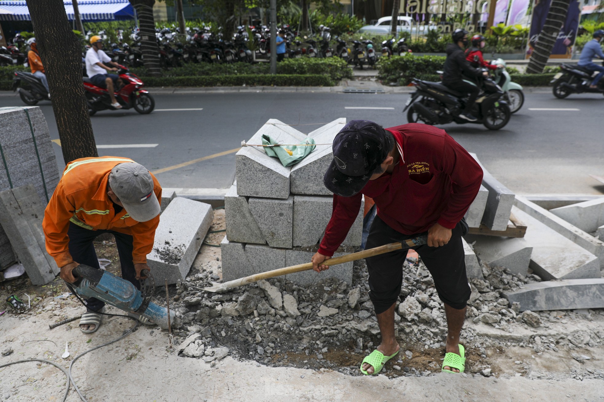 Vỉa hè trung tâm TPHCM đồng loạt chỉnh trang với kinh phí 220 tỷ đồng ảnh 11