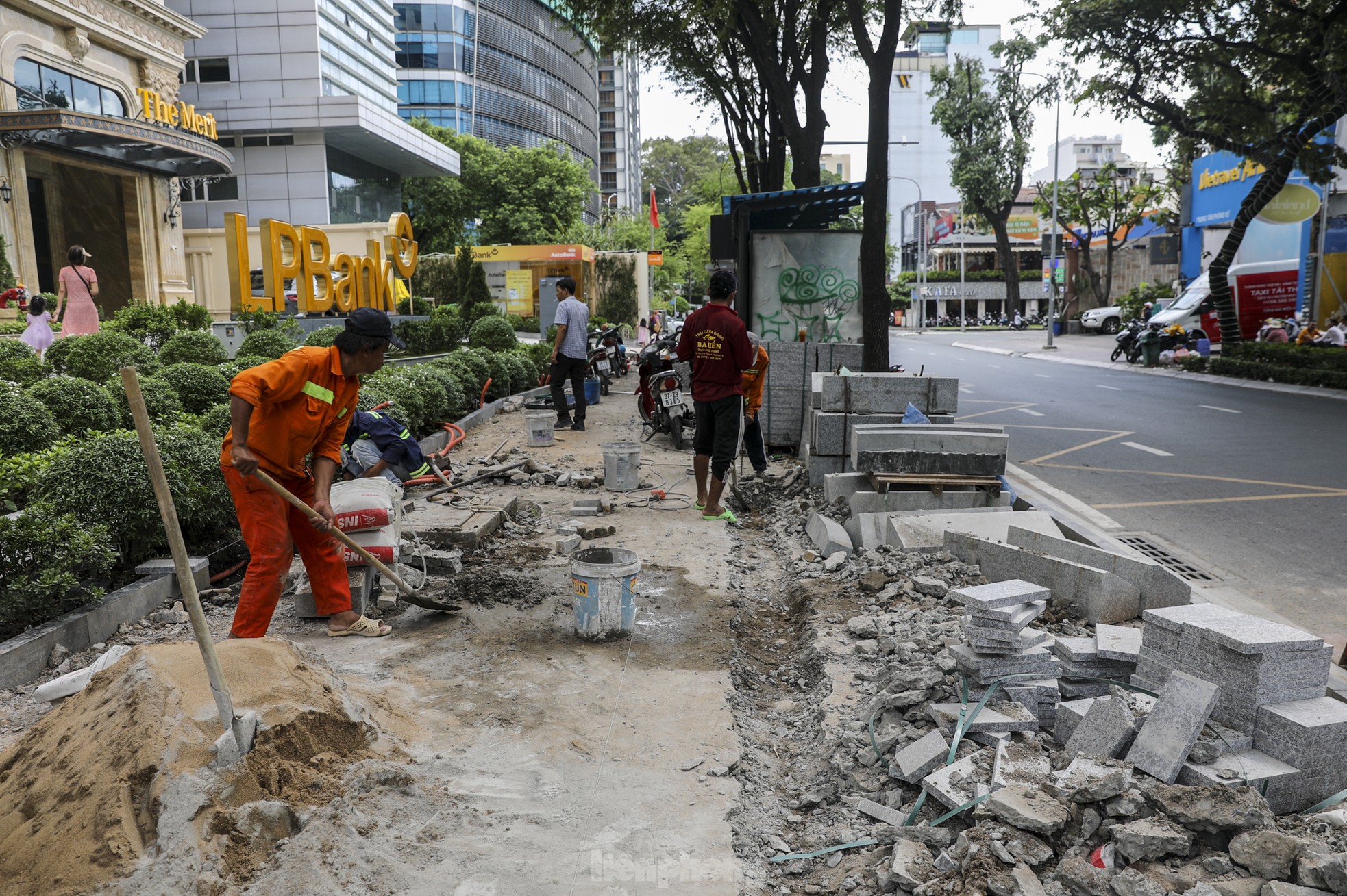 Vỉa hè trung tâm TPHCM đồng loạt chỉnh trang với kinh phí 220 tỷ đồng ảnh 9