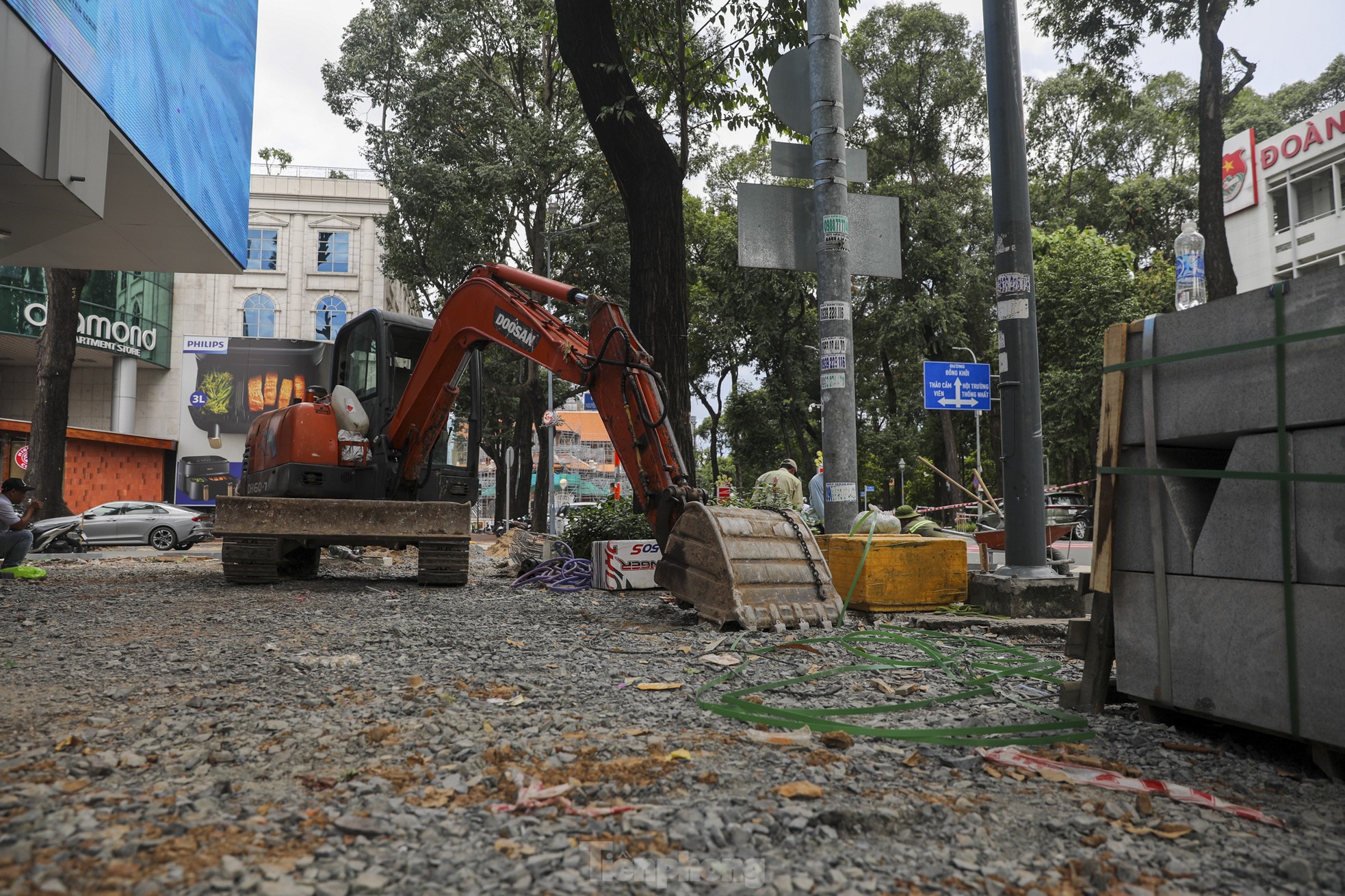 Vỉa hè trung tâm TPHCM đồng loạt chỉnh trang với kinh phí 220 tỷ đồng ảnh 4