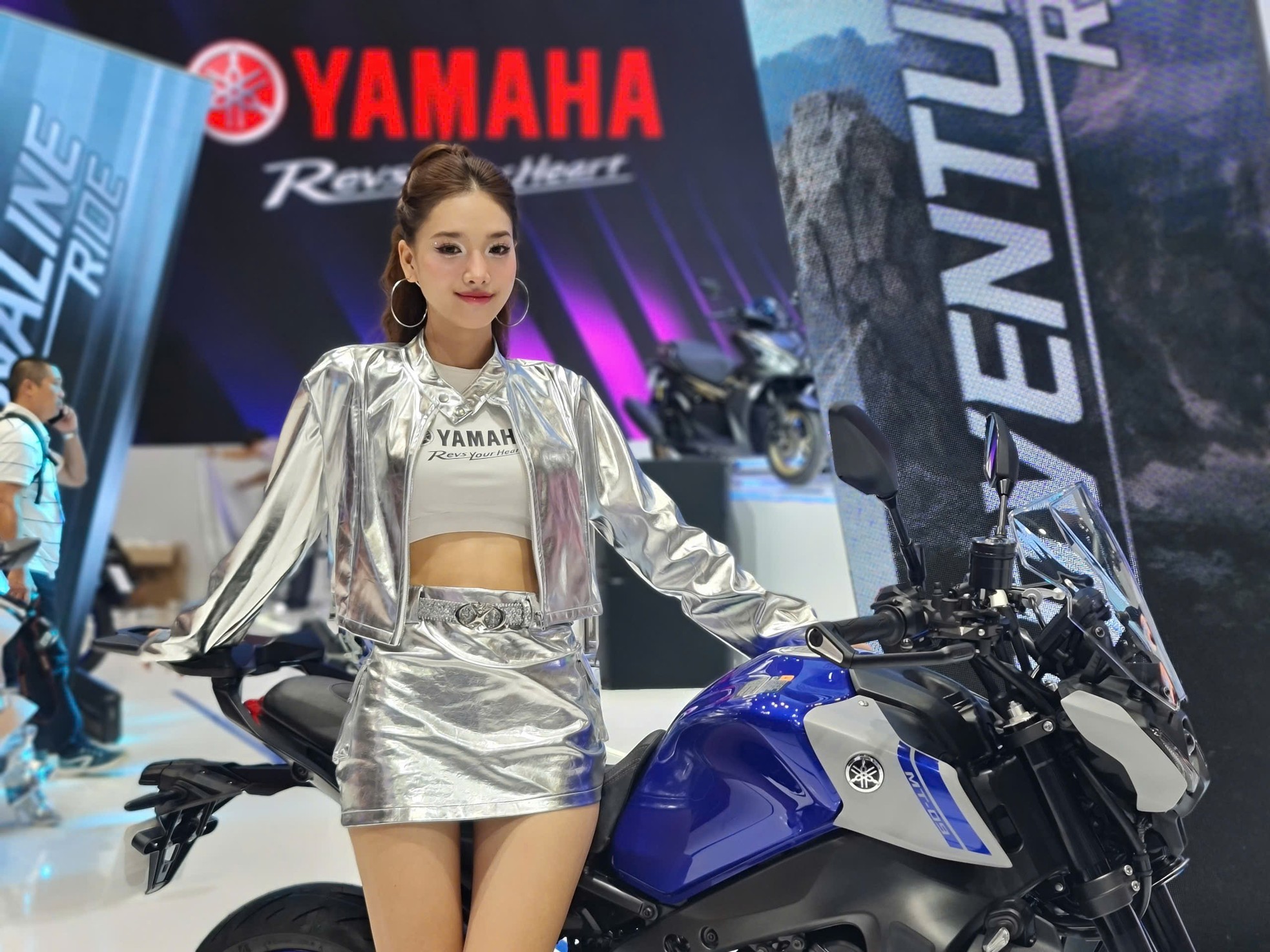 'Bóng hồng' khoe sắc tại Vietnam Motor Show 2024 ảnh 5