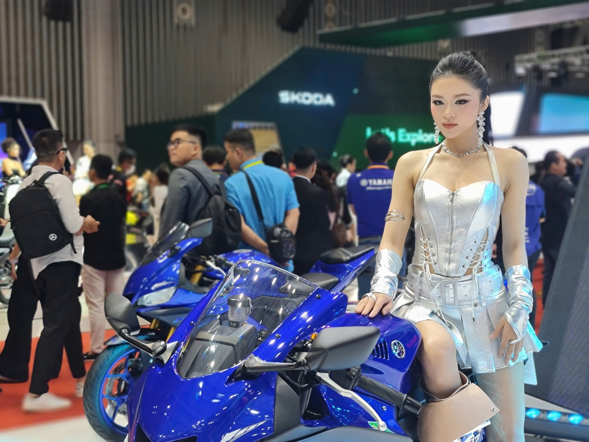 'Bóng hồng' khoe sắc tại Vietnam Motor Show 2024 ảnh 6