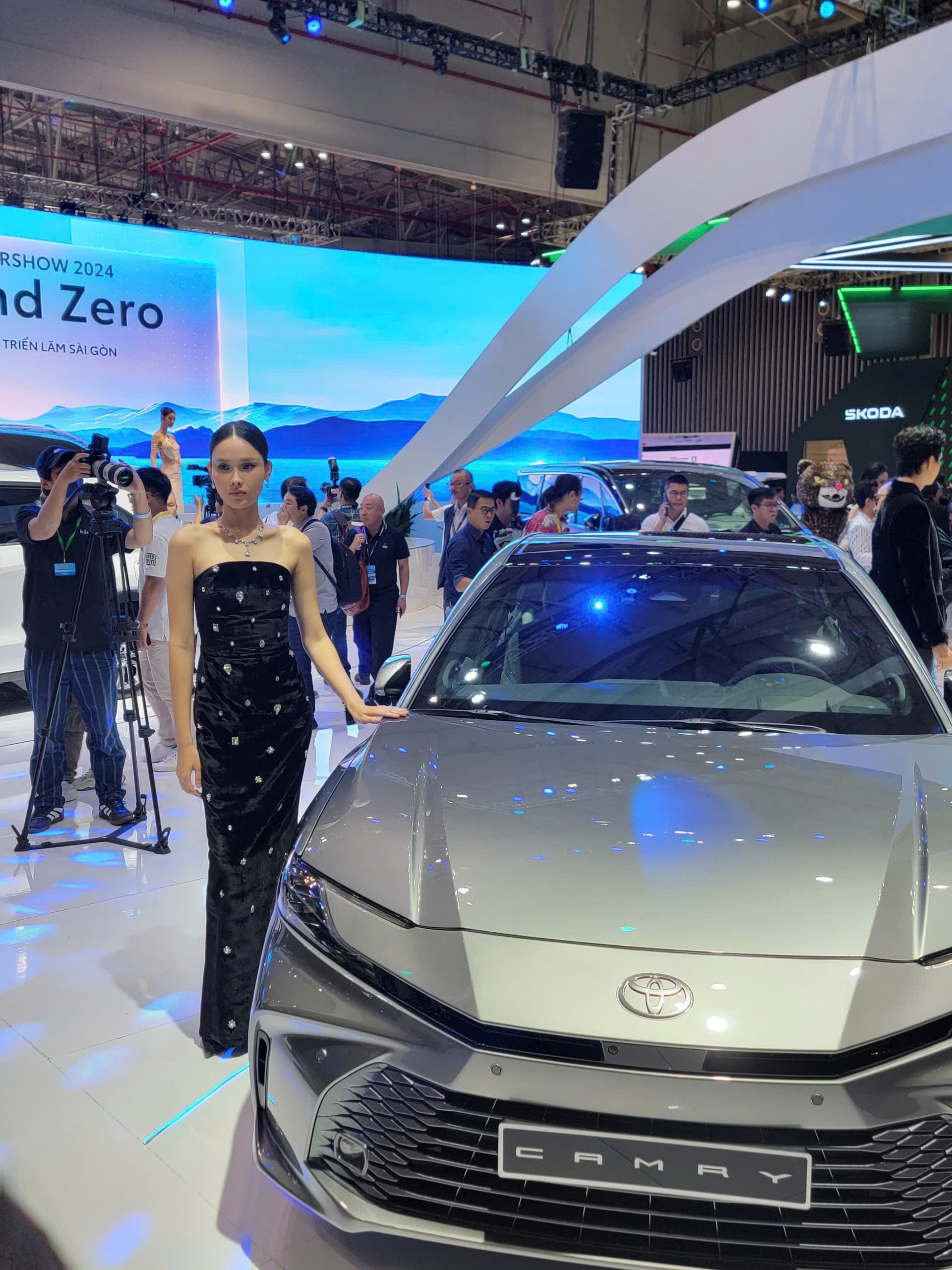 'Bóng hồng' khoe sắc tại Vietnam Motor Show 2024 ảnh 18