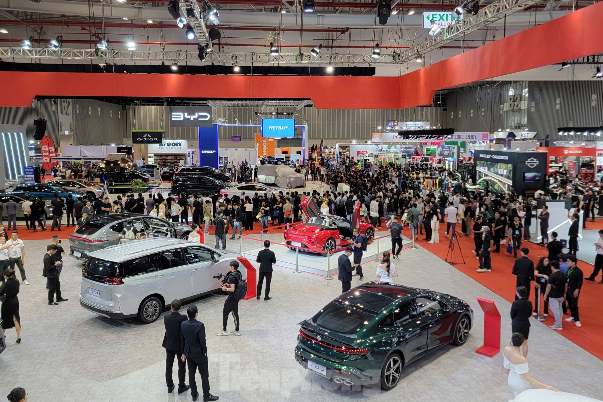 'Bóng hồng' khoe sắc tại Vietnam Motor Show 2024 ảnh 1