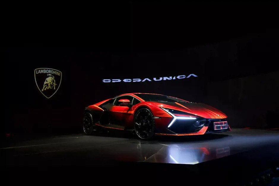 Siêu phẩm Lamborghini Revuelto Opera Unica màu đỏ độc nhất thế giới ảnh 1