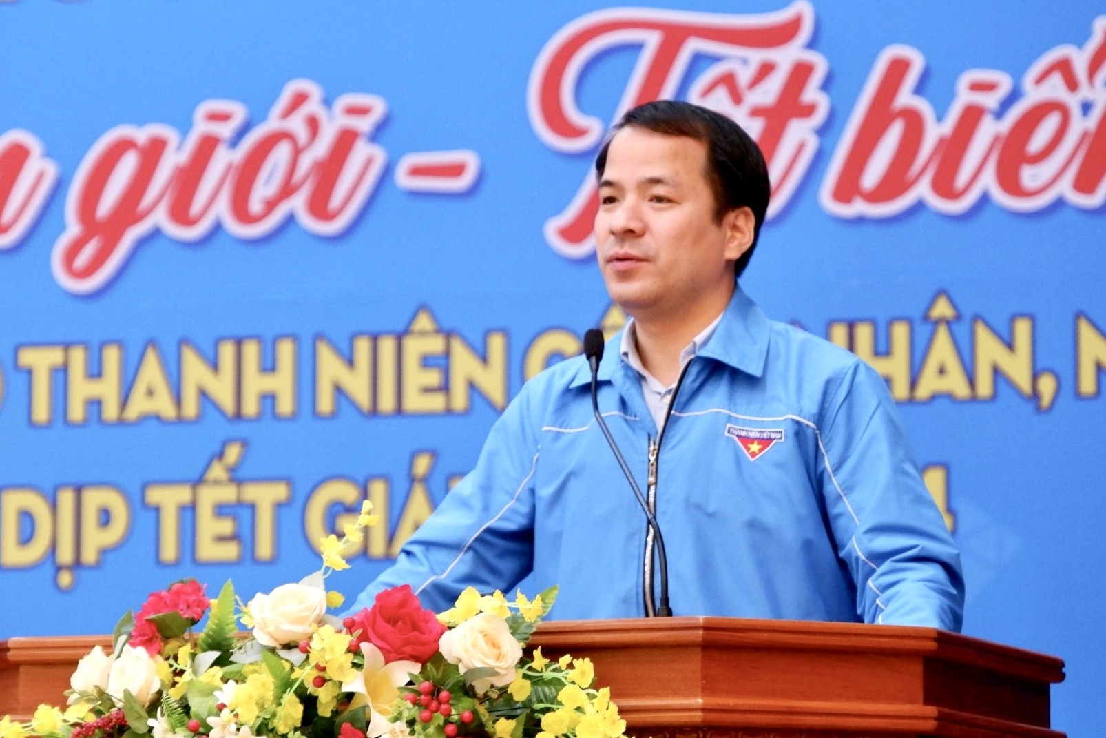 Bí thư T.Ư Đoàn thăm, tặng quà thanh niên công nhân vùng biên Kon Tum ảnh 3