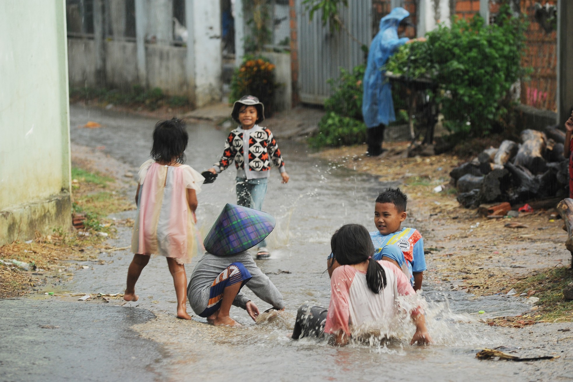 Kon Tum đón 'mưa vàng' sau nhiều tháng nóng đỉnh điểm ảnh 5