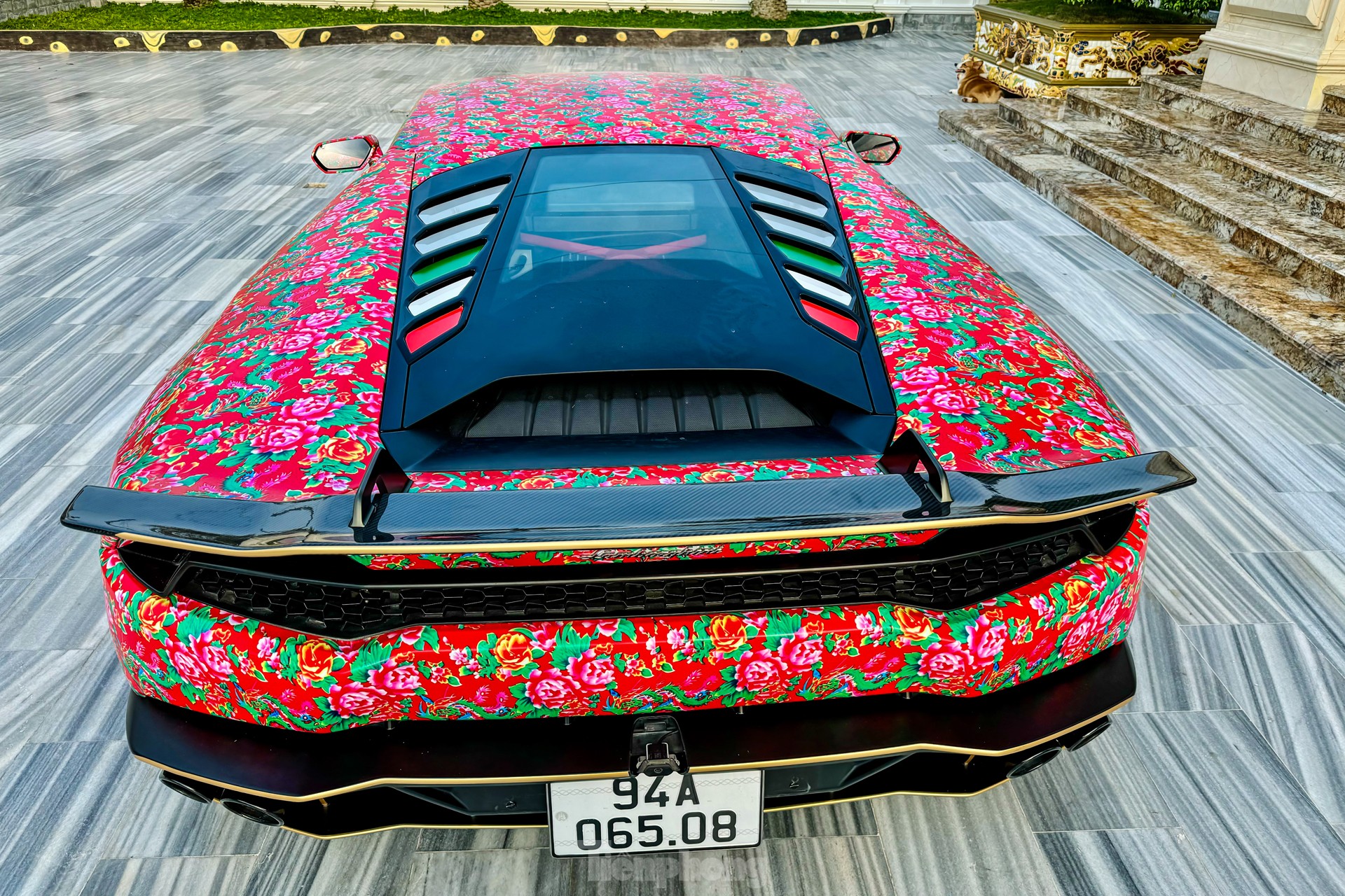 Lamborghini Huracan 'bắt trend' con công của dân chơi Bạc Liêu