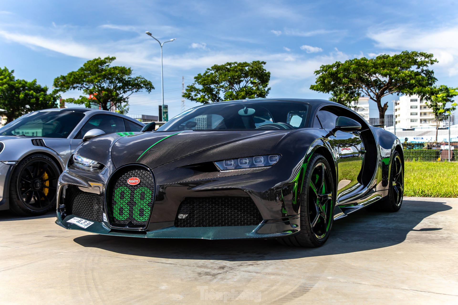 'Siêu phẩm' Bugatti Chiron Super Sport trị giá 10 triệu USD tại Campuchia