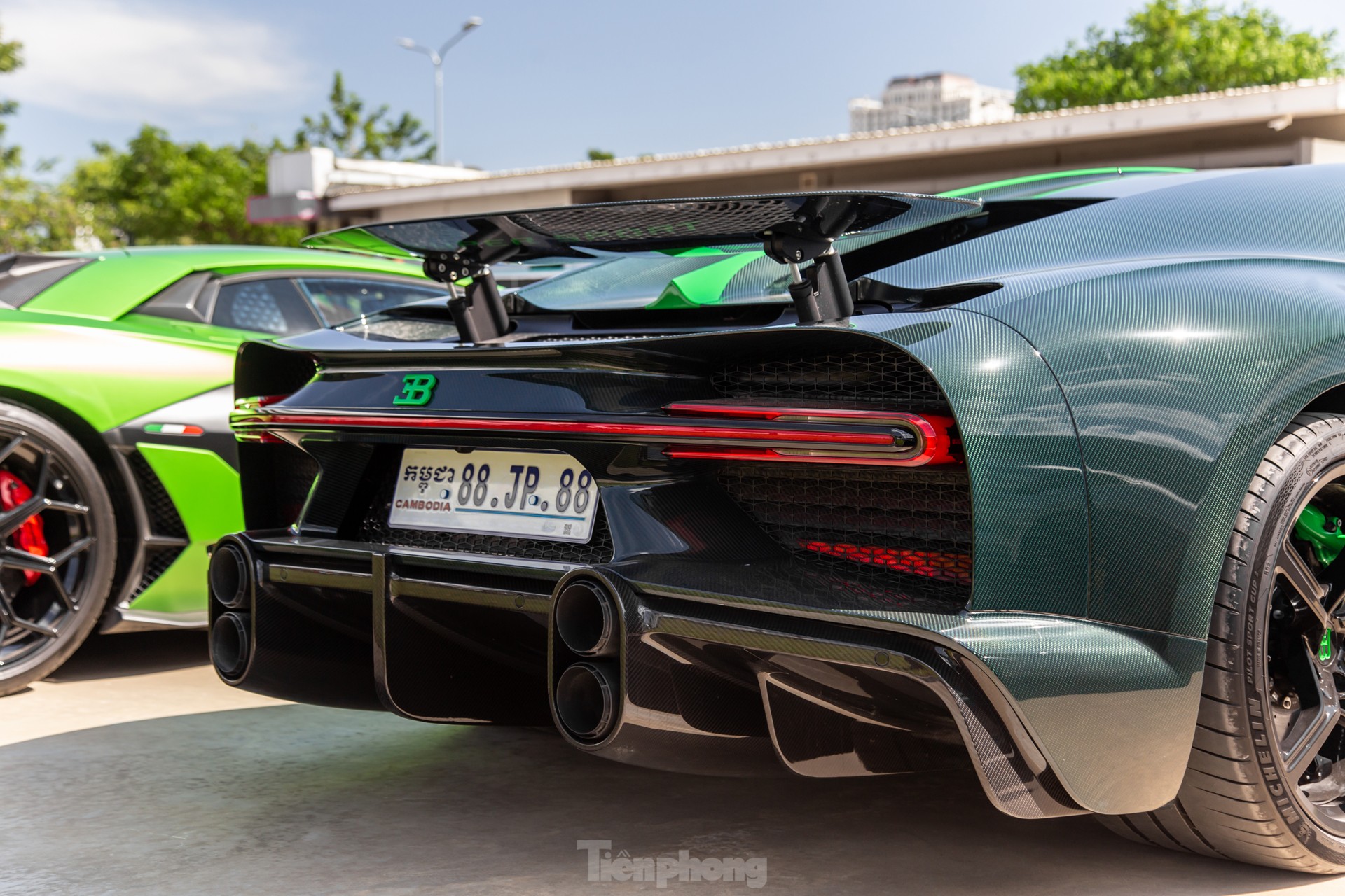 'Siêu phẩm' Bugatti Chiron Super Sport trị giá 10 triệu USD tại Campuchia