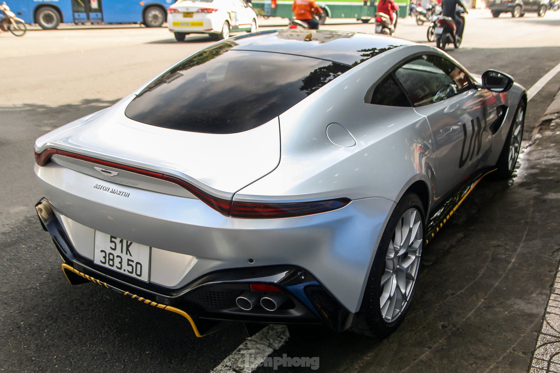 Cận cảnh Aston Martin Vantage 007 Edition độc nhất Việt Nam ảnh 4