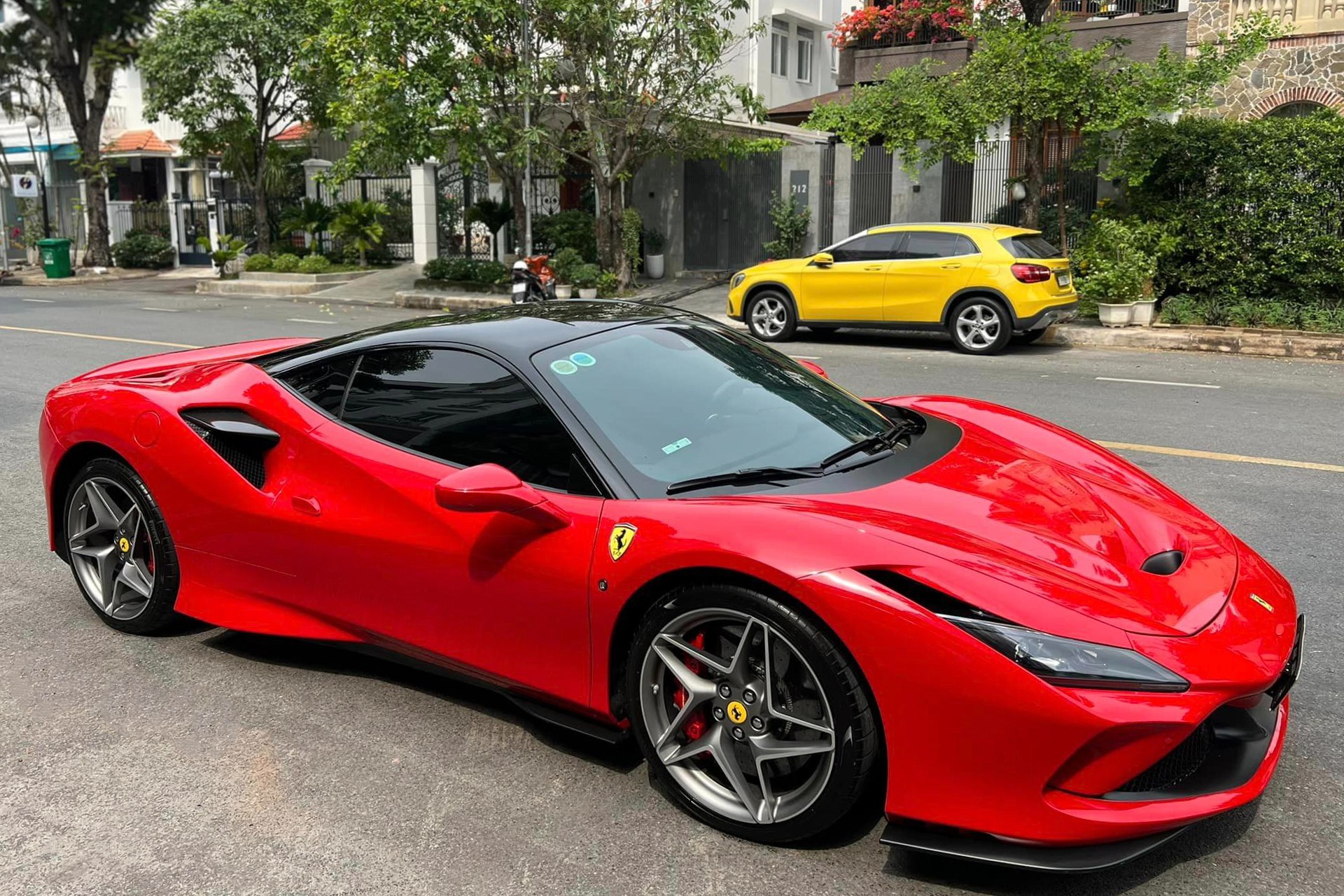 Cận cảnh siêu xe hàng hiếm Ferrari F8 Tributo ở Sài Gòn ảnh 1