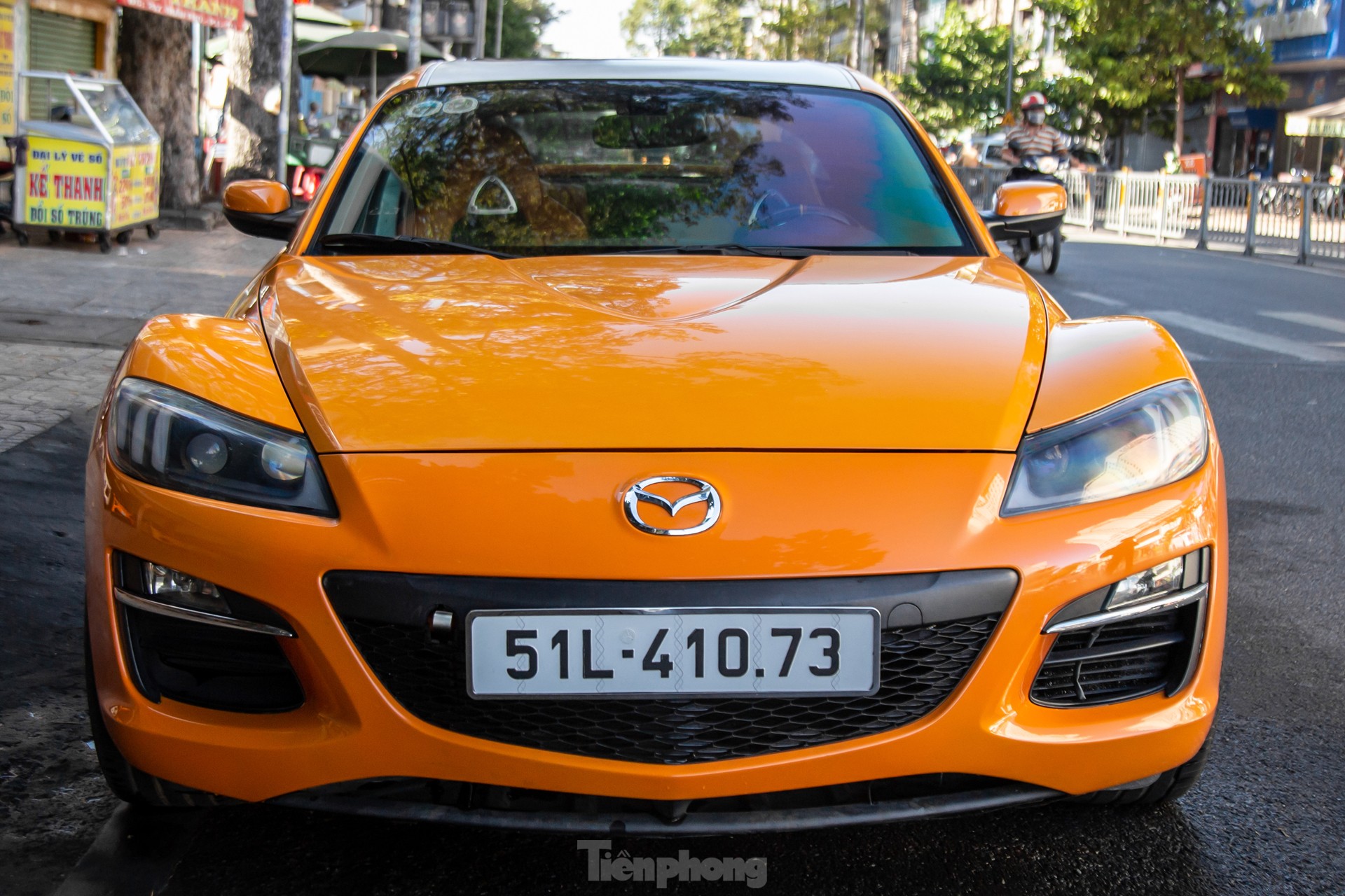 Mazda RX-8 hàng hiếm xuất hiện trên đường phố Sài Gòn