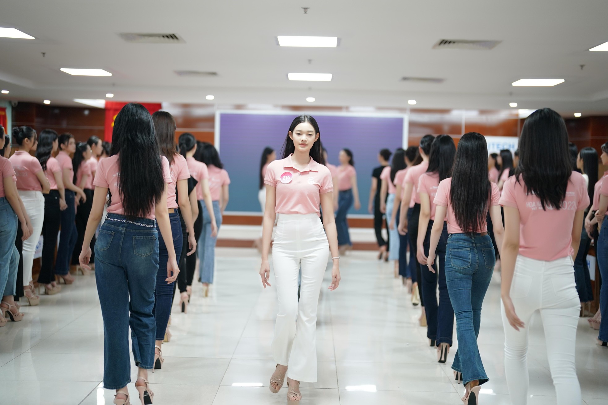 Hậu Trường Tập Luyện Catwalk Nâng Cao Của Thí Sinh Hoa Hậu Việt Nam