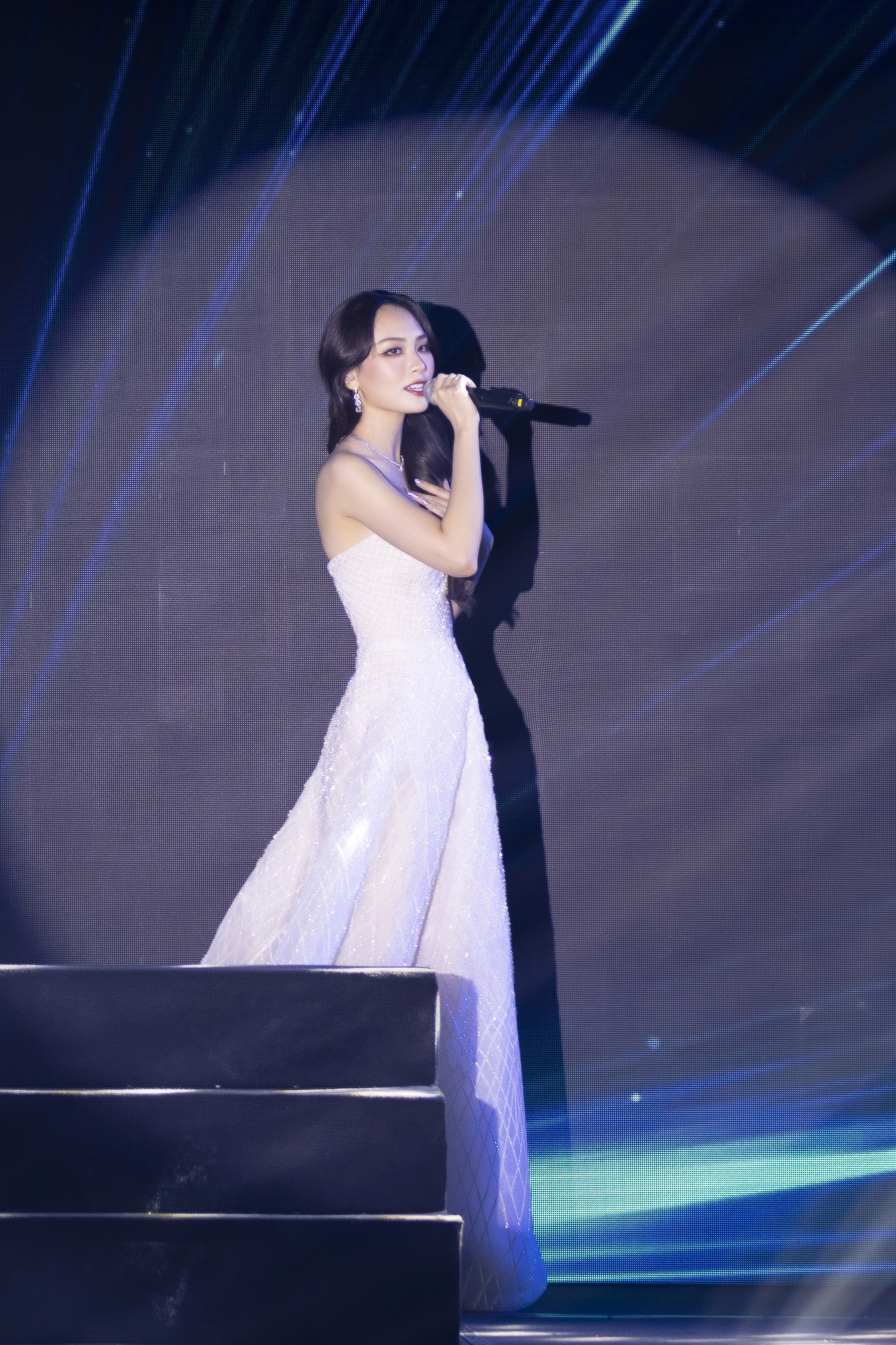 Mai Phương nhảy 'See tình' ở Hoa hậu Thế giới ảnh 4