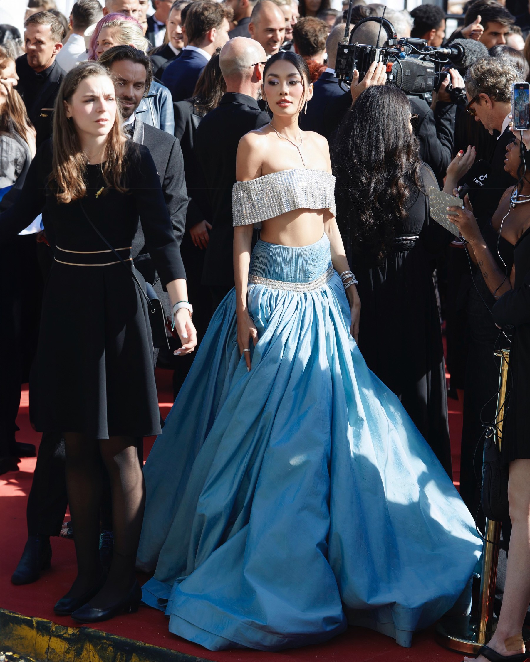 Á hậu Thảo Nhi Lê: 'Tôi được mời đến Cannes, làm gì có chuyện bị đuổi khỏi thảm đỏ' ảnh 2