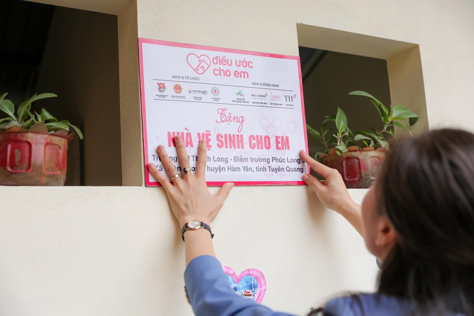 Thực trạng nhà vệ sinh học đường - ám ảnh của con trẻ và hành động của Quỹ Vì Tầm Vóc Việt ảnh 5