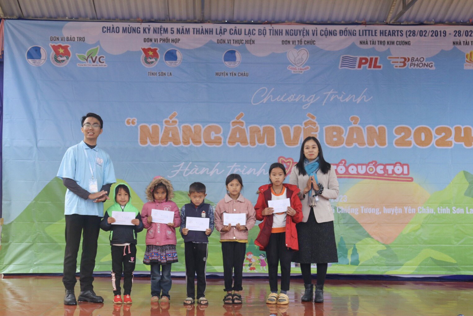 'Nắng ấm về bản 2024' ghé thăm điểm trường khó khăn tại Sơn La ảnh 9