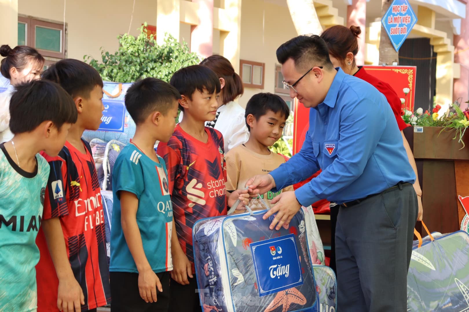 Tỉnh Đoàn Sơn La mang hơi ấm đến với học sinh vùng cao ảnh 5