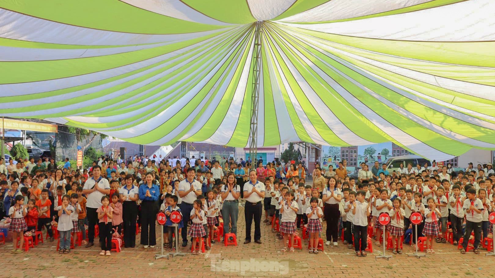 Tỉnh Đoàn Sơn La mang hơi ấm đến với học sinh vùng cao ảnh 2