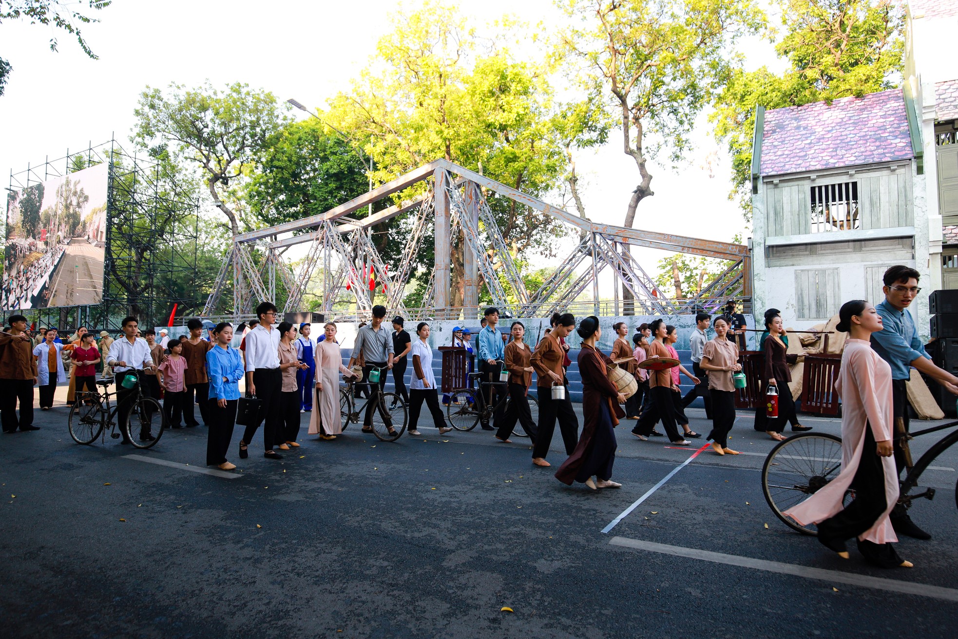 Hình ảnh đoàn quân tiến về Hà Nội năm 1954 được tái hiện tại hồ Gươm- Ảnh 10.