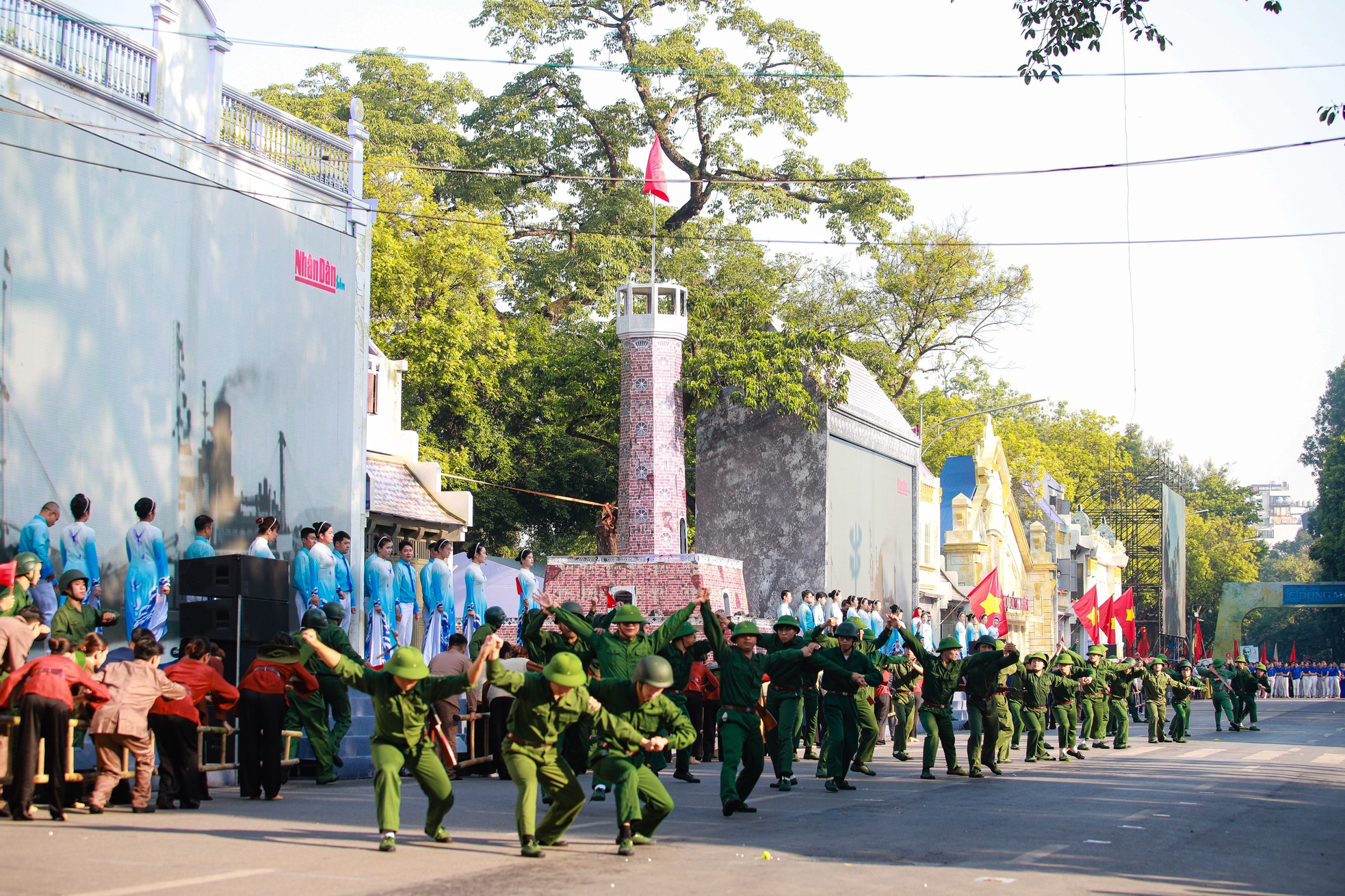 Hình ảnh đoàn quân tiến về Hà Nội năm 1954 được tái hiện tại hồ Gươm- Ảnh 3.