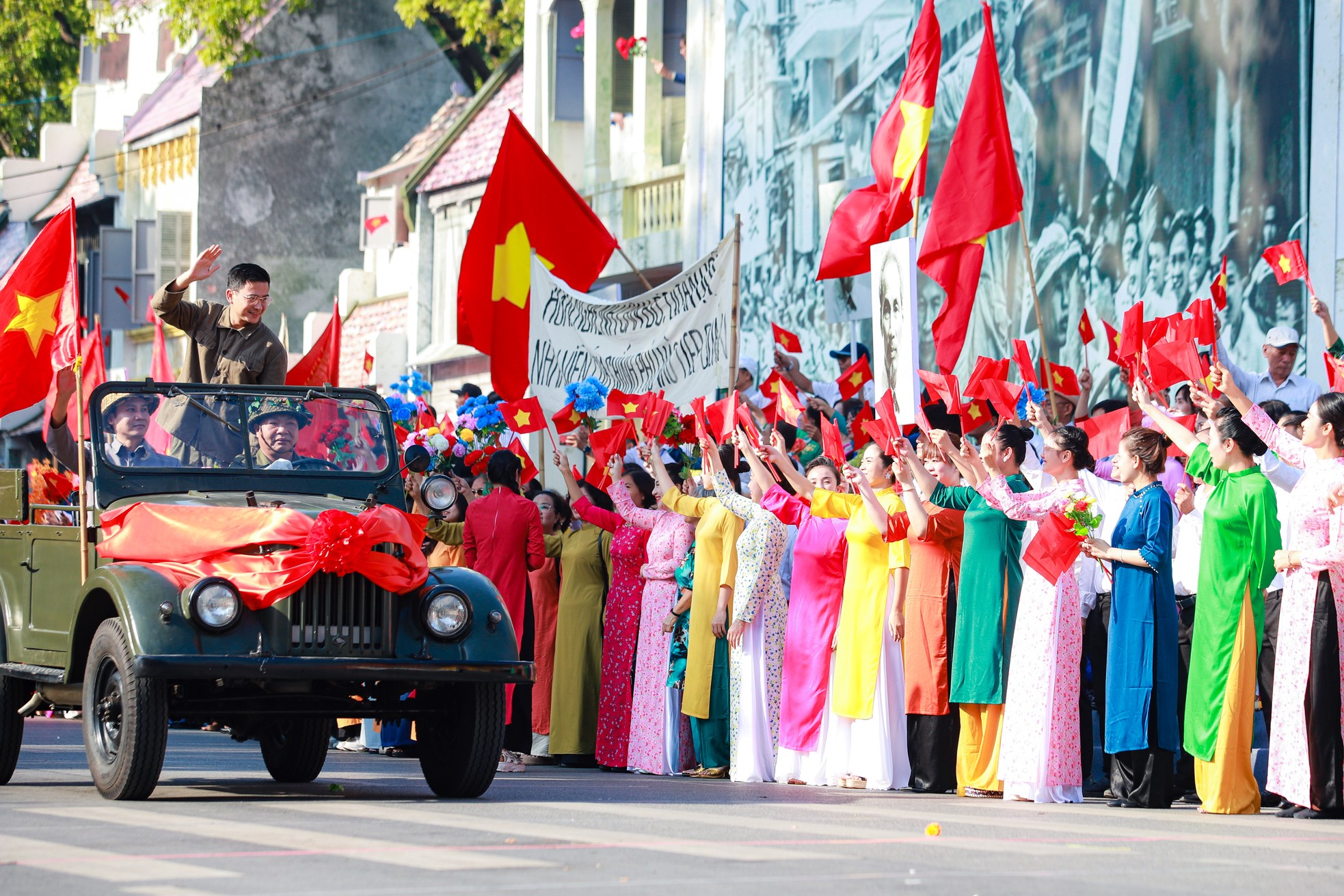 Hình ảnh đoàn quân tiến về Hà Nội năm 1954 được tái hiện tại hồ Gươm- Ảnh 4.